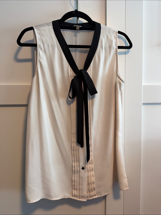 Anne Klein Tops - Anne Klein Light Pink/Cream Sleeveless Blouse with Black Tie